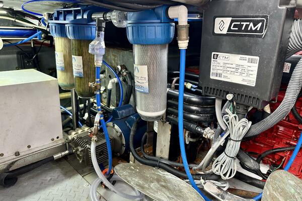 Sea Ray 48 LIFE IS GOOD TODAY - Engine Room