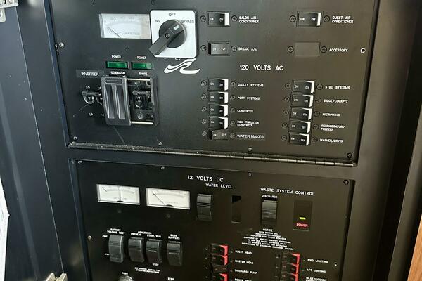 Sea Ray 48 LIFE IS GOOD TODAY - Salon Electric Panel 