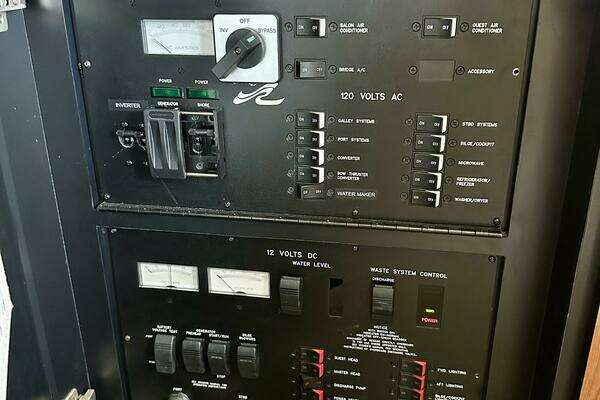 Sea Ray 480 Sedan Bridge Yacht For Sale