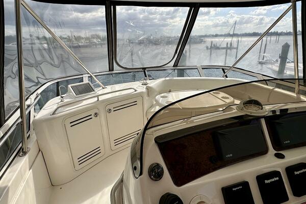 Sea Ray 48 LIFE IS GOOD TODAY - Flybridge Helm