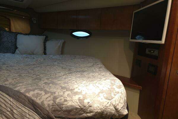 2008 Cruisers Yachts 39