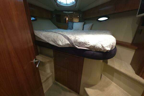 2008 Cruisers Yachts 39