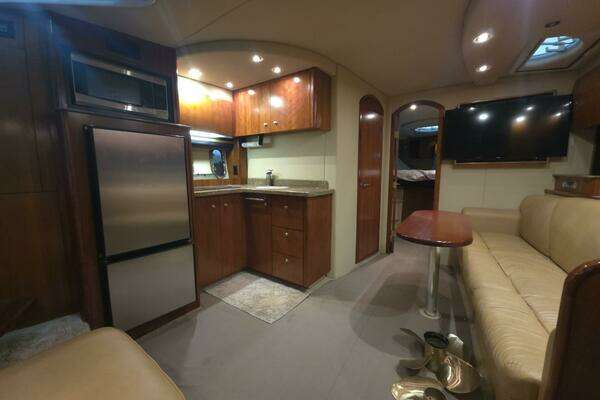 2008 Cruisers Yachts 39