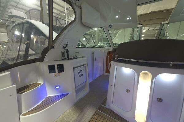 2008 Cruisers Yachts 39