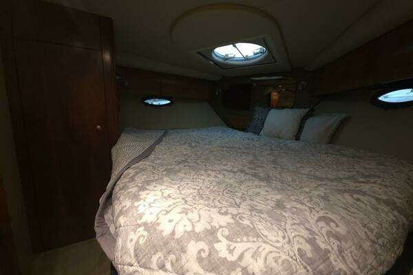 2008 Cruisers Yachts 39