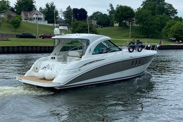 2008 Cruisers Yachts 39