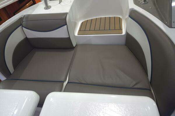 2008 Cruisers Yachts 39