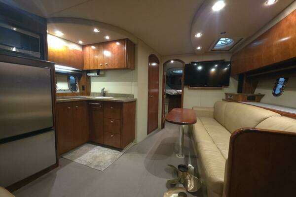 2008 Cruisers Yachts 39