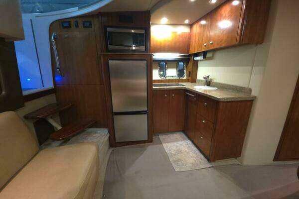 2008 Cruisers Yachts 39