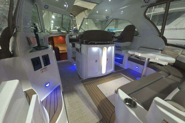 2008 Cruisers Yachts 39