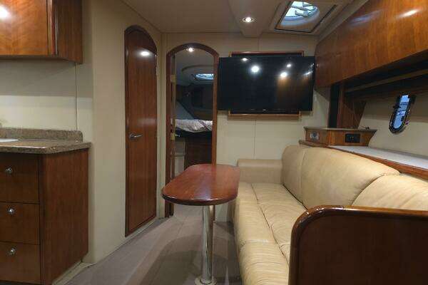 2008 Cruisers Yachts 39