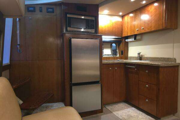 2008 Cruisers Yachts 39