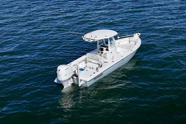 2020 Everglades 243 CC - Profile