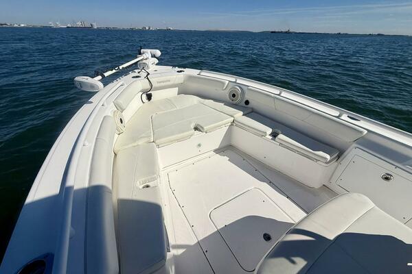 2020 Everglades 243 CC - Bow