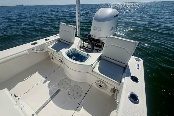 2020 Everglades 243 CC - Stern 