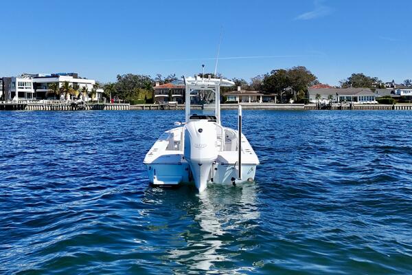 2020 Everglades 243 CC - Profile