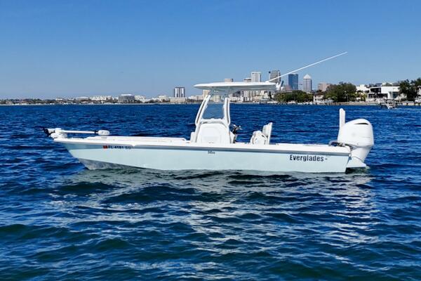 2020 Everglades 243 CC - Profile