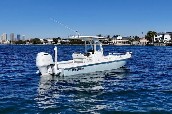 2020 Everglades 243 CC - Outboard Engine - Profile 