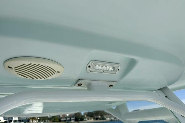 2020 Everglades 243 CC - Helm/Electronics 