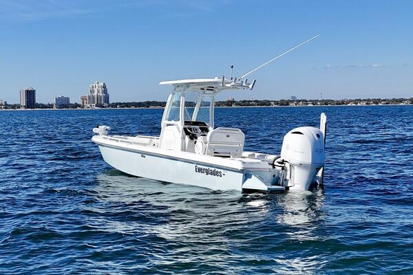 2020 Everglades 243 CC - Profile