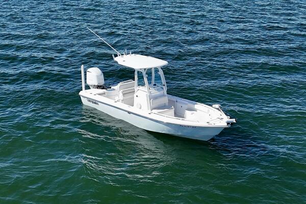 2020 Everglades 243 CC - Profile