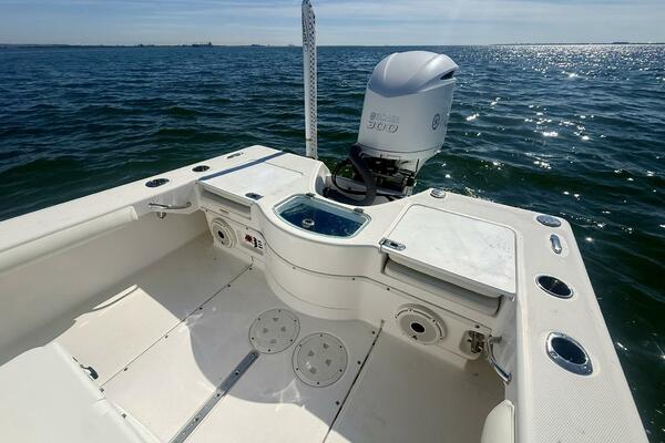 2020 Everglades 243 CC - Stern 