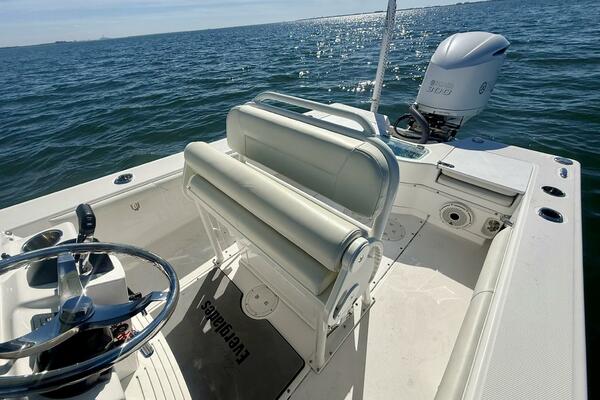 2020 Everglades 243 CC - Helm 