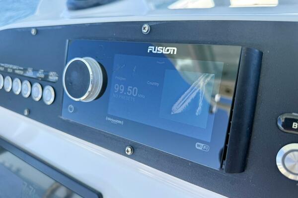 2020 Everglades 243 CC - Helm/Electronics 