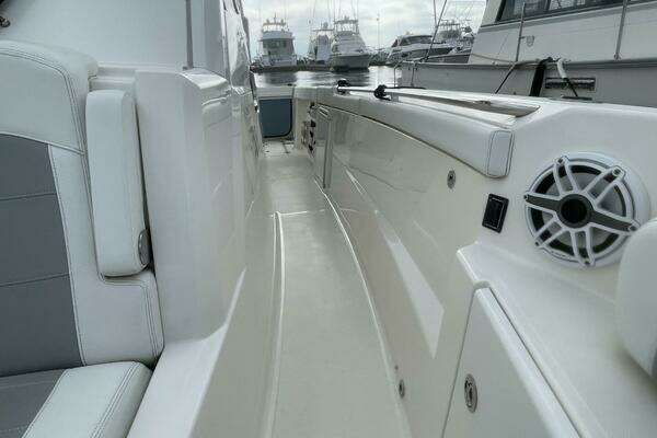 Pursuit  Yacht For Sale