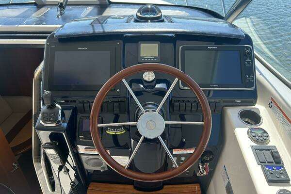 Tiara Yachts 3500 Sovran Yacht For Sale