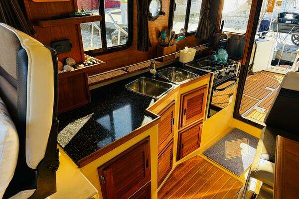 Ranger Tugs R-31 Yacht For Sale