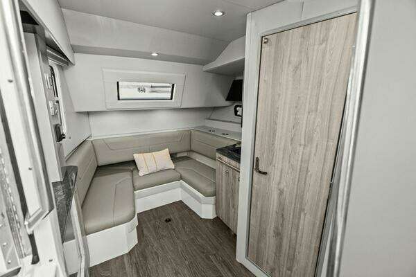 Formula 380 Super Sport Crossover Yacht For Sale