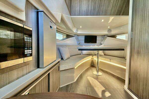 Photo of the 2022 Sea Ray Sundancer 320