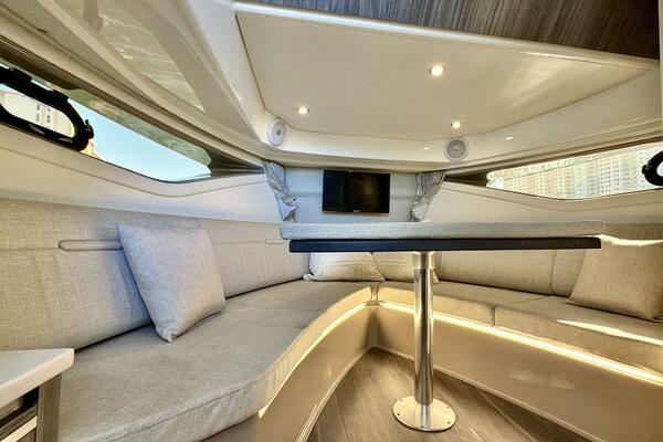 Sea Ray 32 - Salon