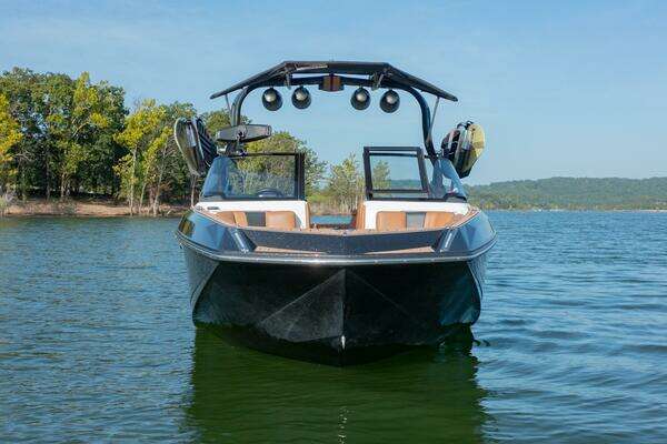 Photo of the 2020 Nautique G25