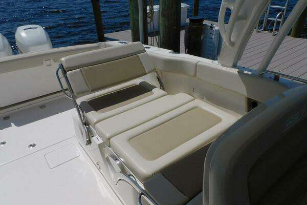 Boston Whaler 320 Vantage Yacht For Sale