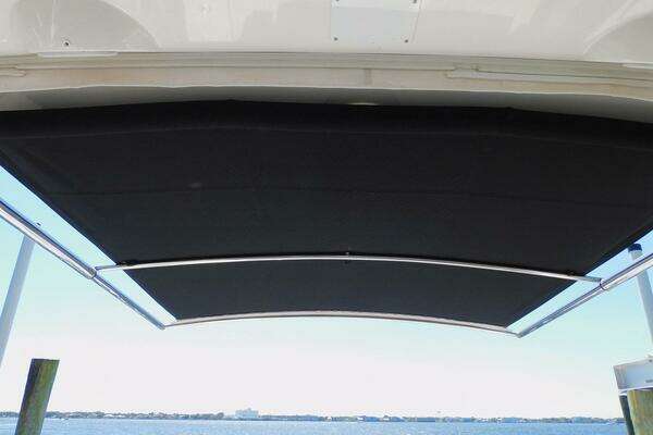 Boston Whaler 320 Vantage Yacht For Sale