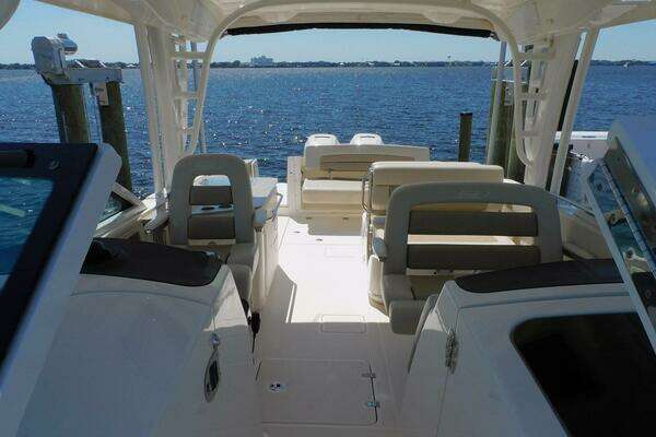 Boston Whaler 320 Vantage Yacht For Sale