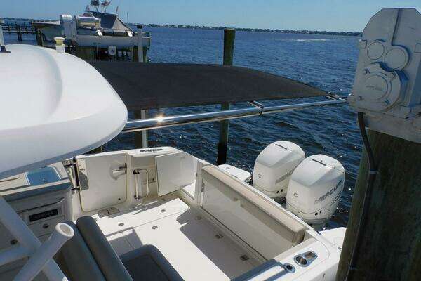 Boston Whaler 320 Vantage Yacht For Sale