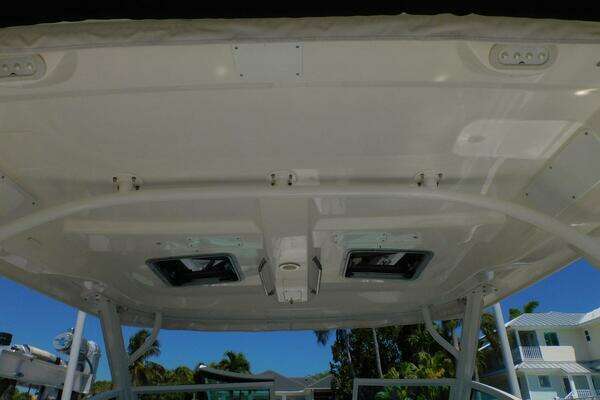 Boston Whaler 320 Vantage Yacht For Sale