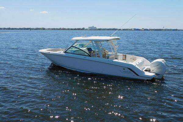 Boston Whaler 320 Vantage Yacht For Sale