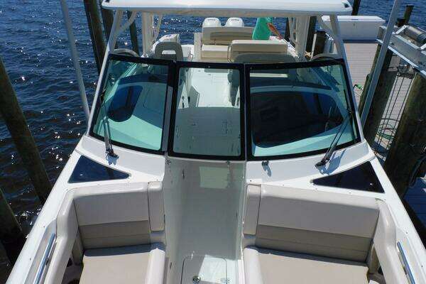 Boston Whaler 320 Vantage Yacht For Sale