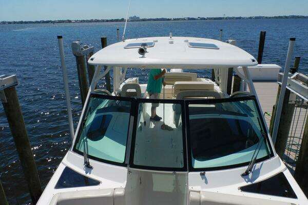 Boston Whaler 320 Vantage Yacht For Sale