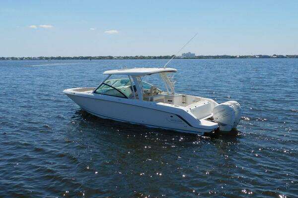 Boston Whaler 320 Vantage Yacht For Sale