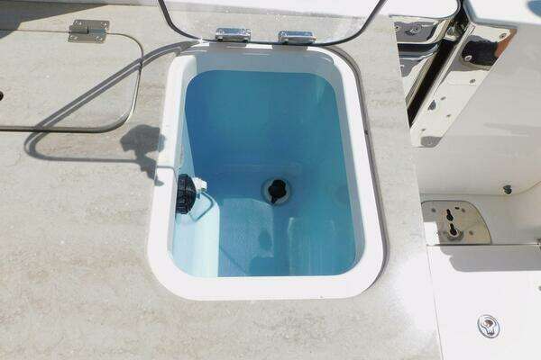 Boston Whaler 320 Vantage Yacht For Sale