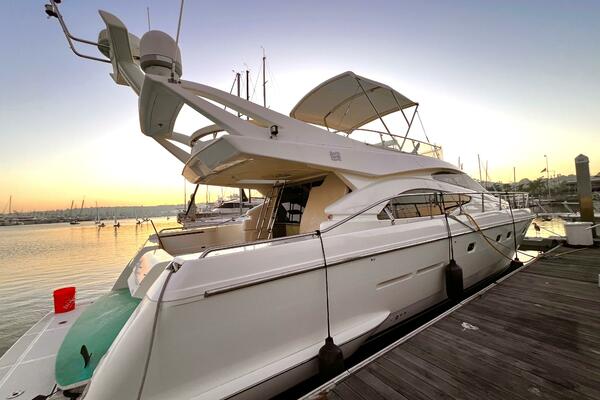 2004 Ferretti Yachts 530