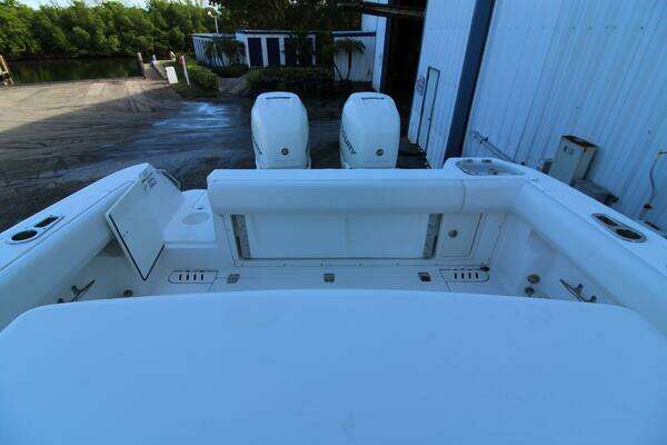 2015 Boston Whaler 32