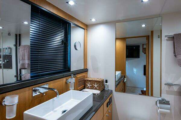 Fairline 78 Squadron Yacht For Sale