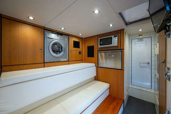 Fairline 78 Squadron Yacht For Sale