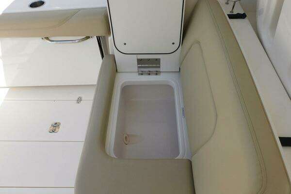 Pursuit 325 Dual Console Yacht For Sale